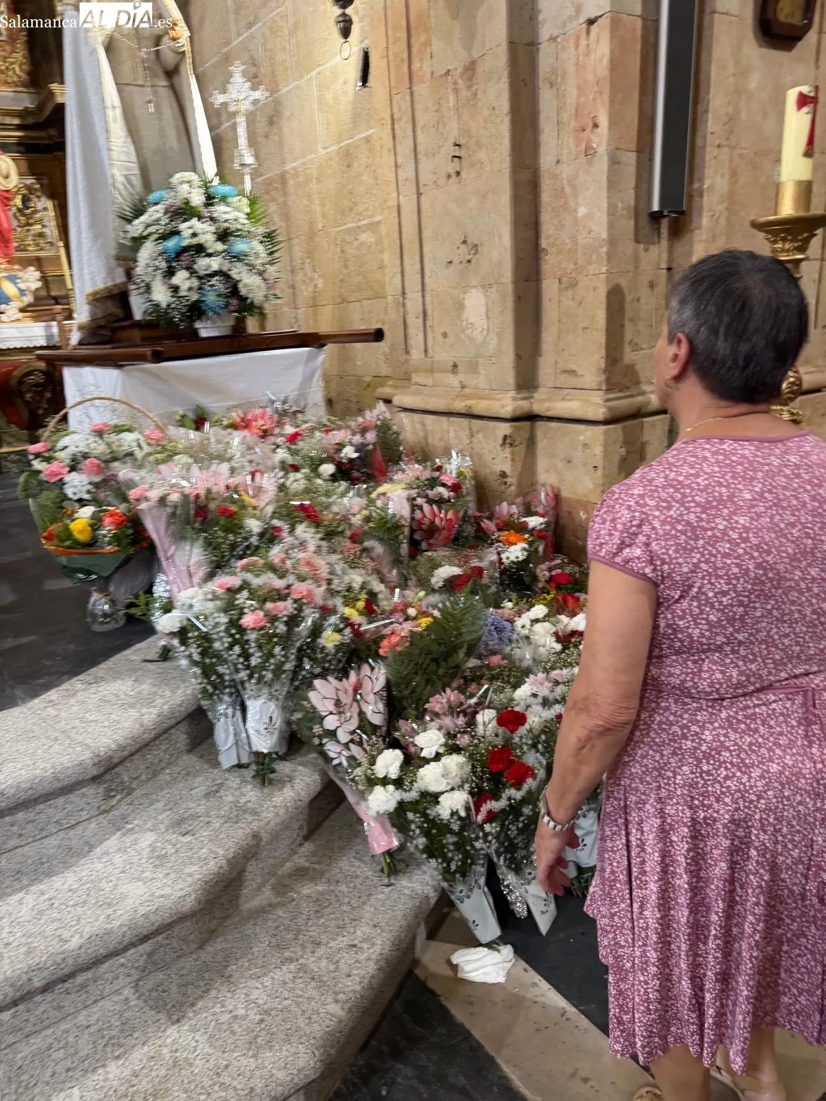 Foto 7 - Multitudinaria ofrenda floral a la Virgen de la Asunci&oacute;n en Cantalpino