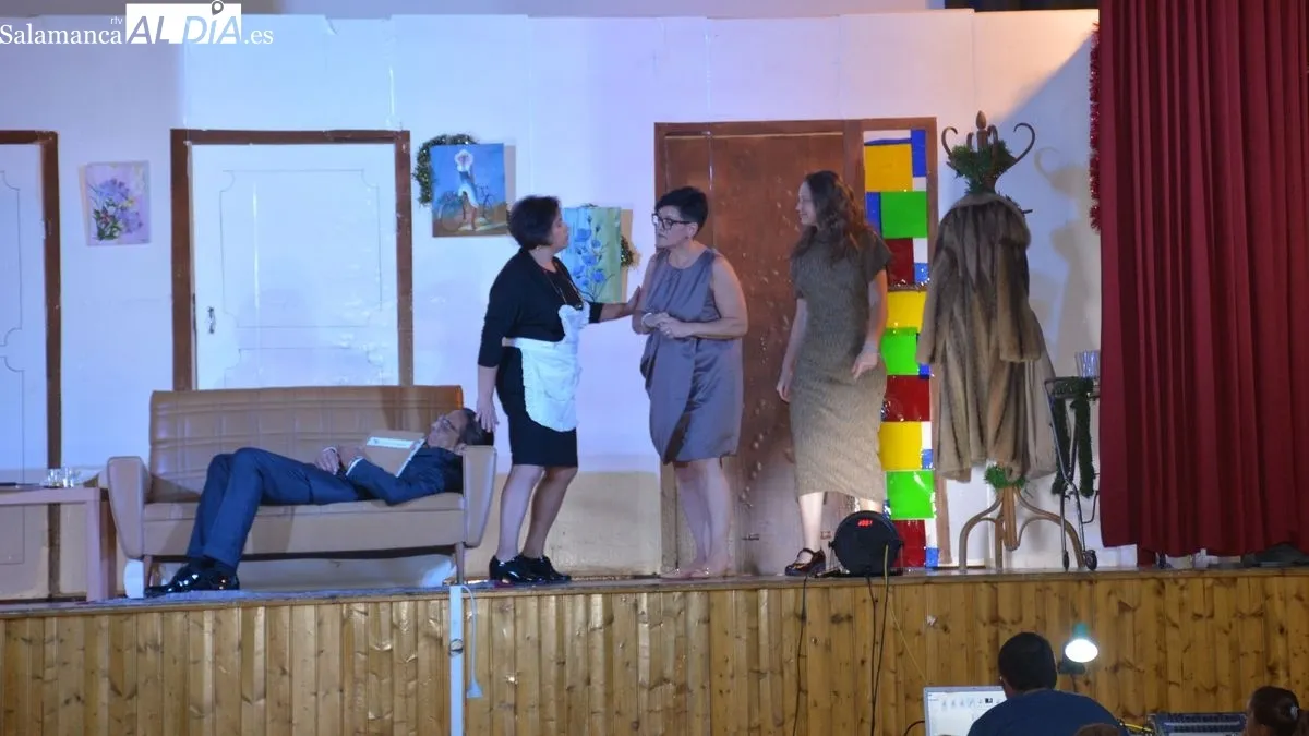 Foto 3 - Fuentelera Teatro llena el aforo del centro cultural de Lumbrales en sus dos funciones