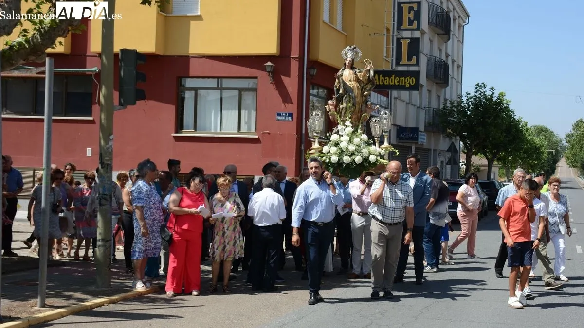 Foto 2 - Los lumbralenses celebran la fiesta de su patrona, la Virgen de la Asunci&oacute;n