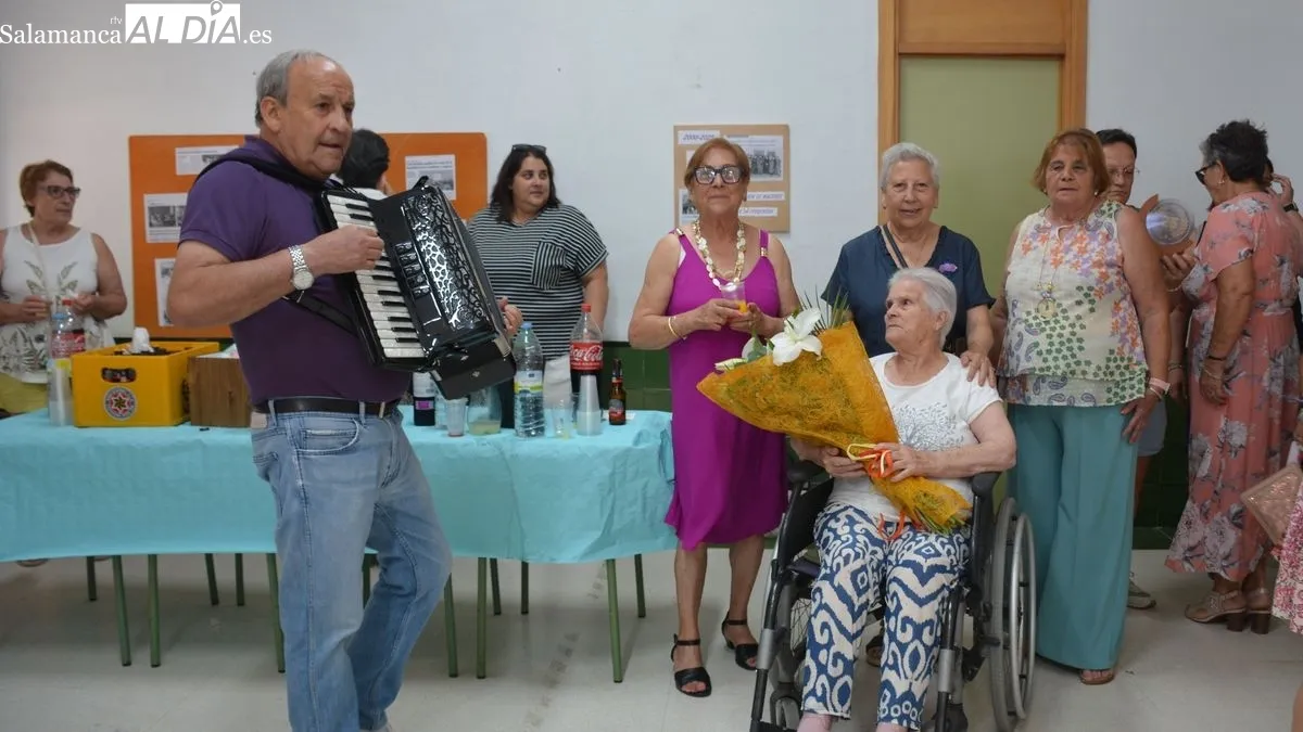 Foto 2 - La asociaci&oacute;n de mujeres de La Fregeneda celebra su 25 aniversario con la ilusi&oacute;n de seguir cumpliendo objetivos