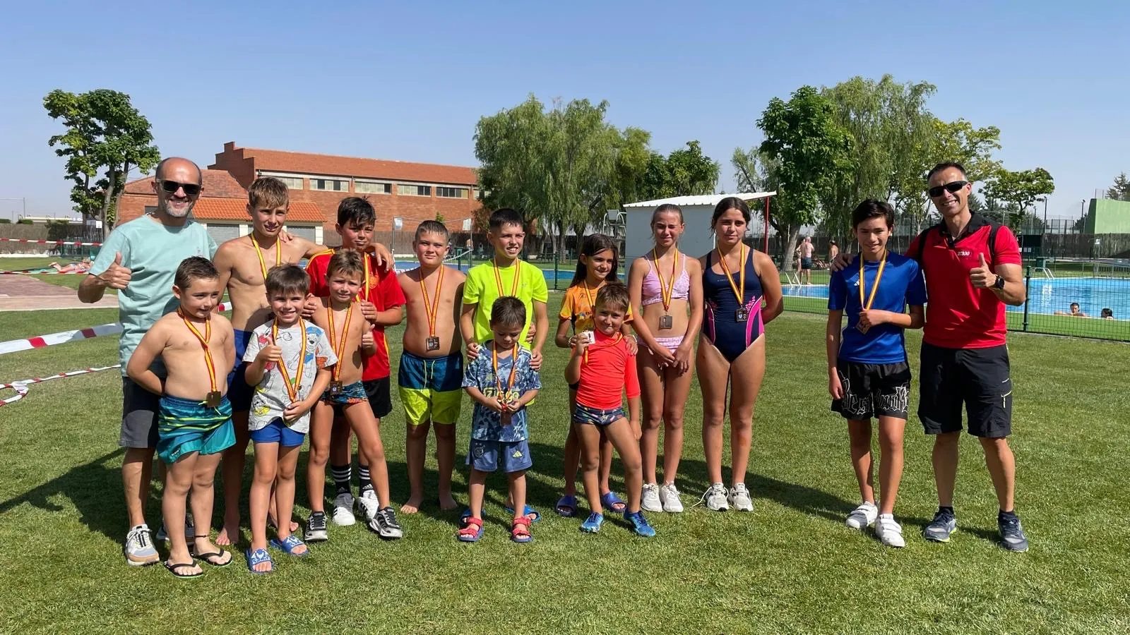 Foto 2 - Buen ambiente y participaci&oacute;n para el III Mini Triatl&oacute;n y entrenamiento para adultos en las piscinas