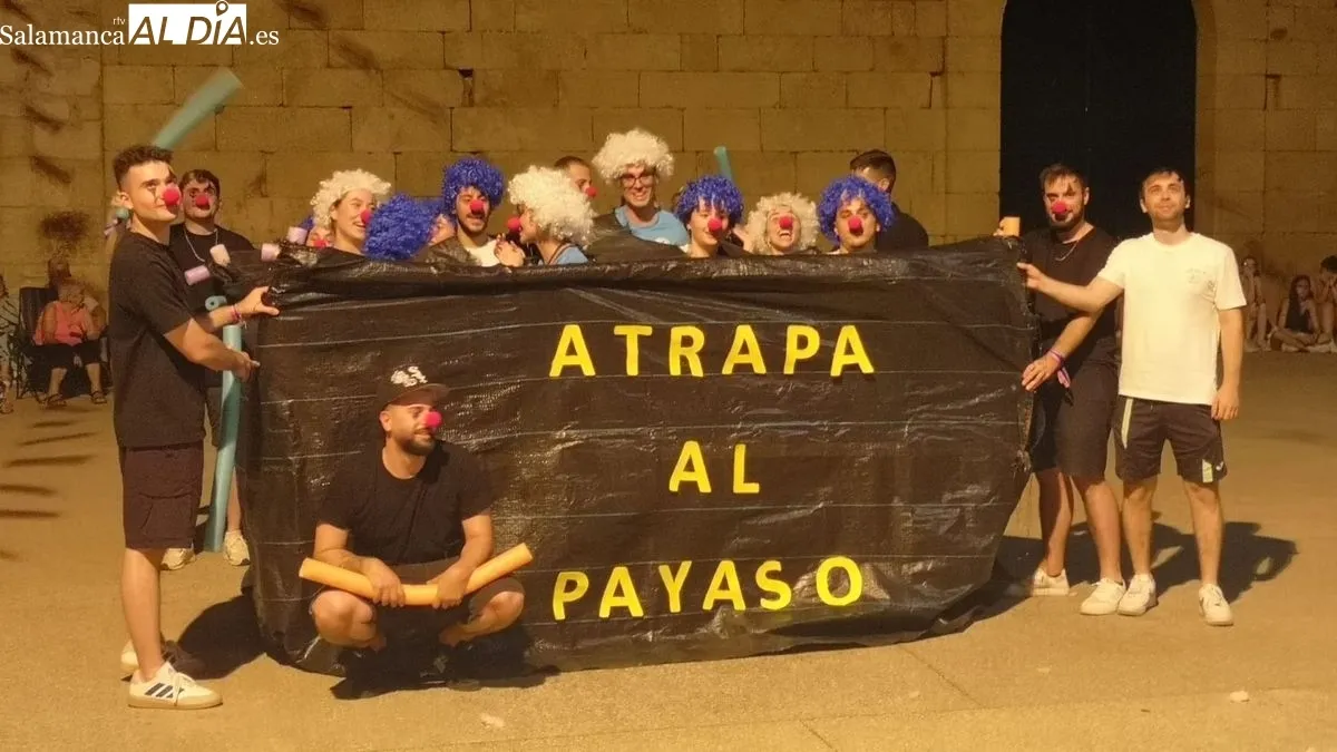 Cerca de un centenar de personas participaron en la marcha a la estación del tren