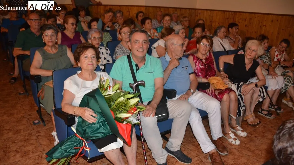 Foto 7 - Teruqui Robledo reivindica 'la universidad de la vida' en el preg&oacute;n de las fiestas de Lumbrales