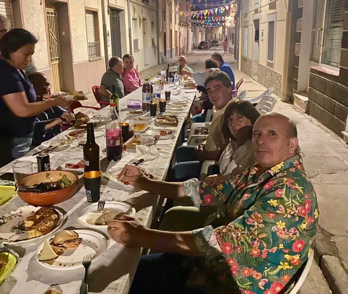 Foto 3 - La calle Mill&aacute;n y Caro de Macotera empieza a despedir el verano con una gran fiesta junto a m&aacute;s de cien personas