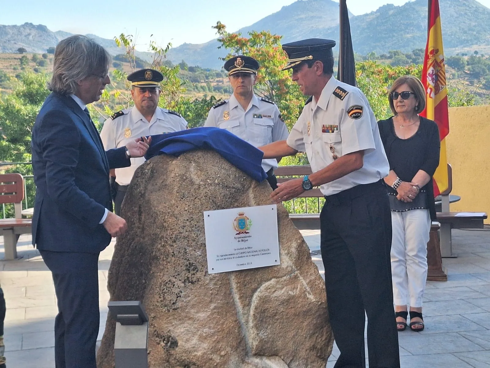 Foto 6 - B&eacute;jar inaugura la Plaza Polic&iacute;a Nacional en honor a su 200 aniversario (FOTOS)