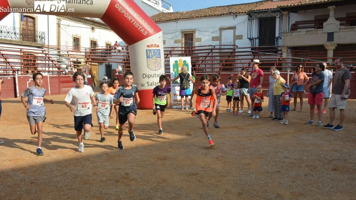 Foto 2 - Corredores de todas las edades participan en la X Toromarat&oacute;n de Lumbrales