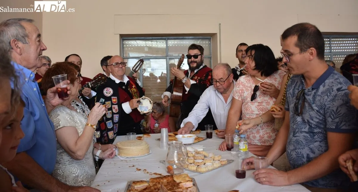 Foto 3 - Los lumbralenses celebran la fiesta de su patrona, la Virgen de la Asunci&oacute;n
