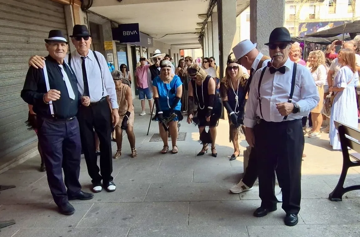 Foto 4 - Una tradici&oacute;n que no se pierde: la m&iacute;tica Pe&ntilde;a La Cabra vuelve a las calles este Jueves de ferias repartiendo carcajadas y bailes