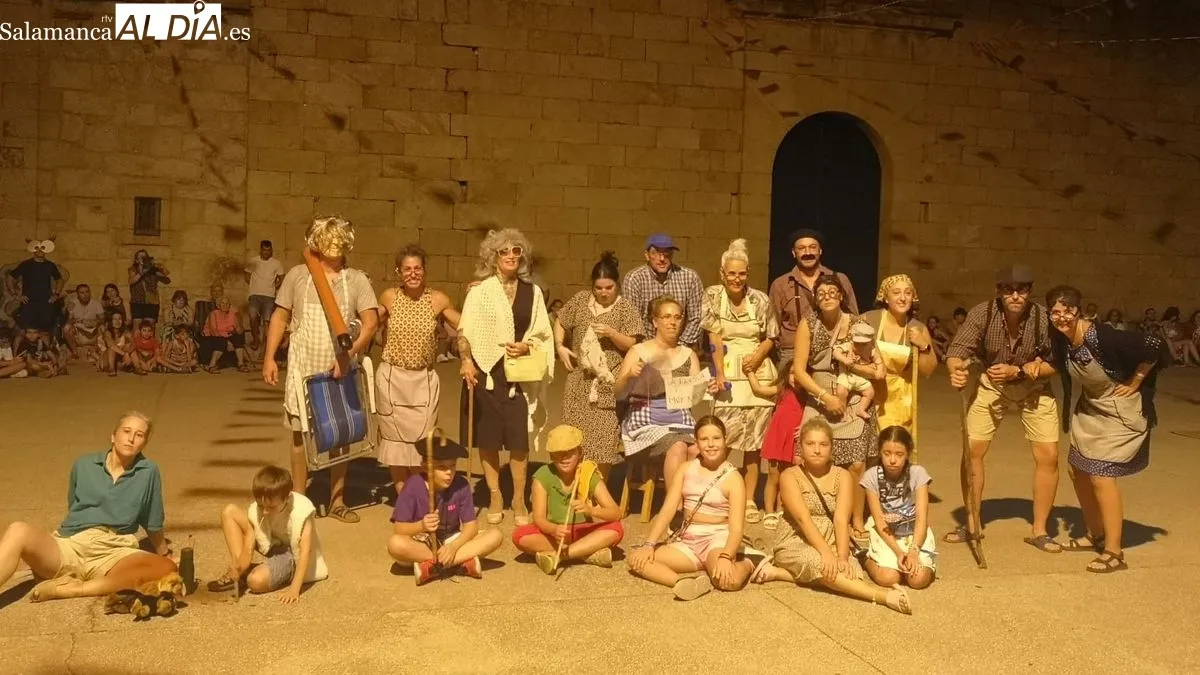 Foto 3 - La caminata a la estaci&oacute;n de Valdenoguera abre una intensa jornada de actividades en La Fregeneda