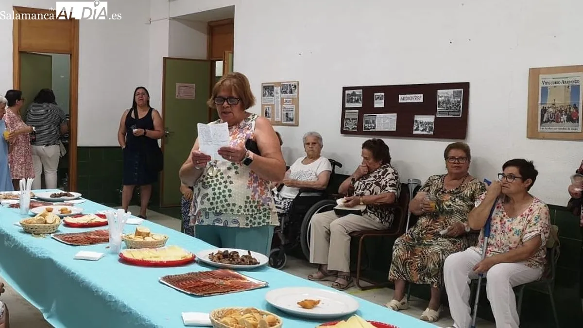 Foto 3 - La asociaci&oacute;n de mujeres de La Fregeneda celebra su 25 aniversario con la ilusi&oacute;n de seguir cumpliendo objetivos