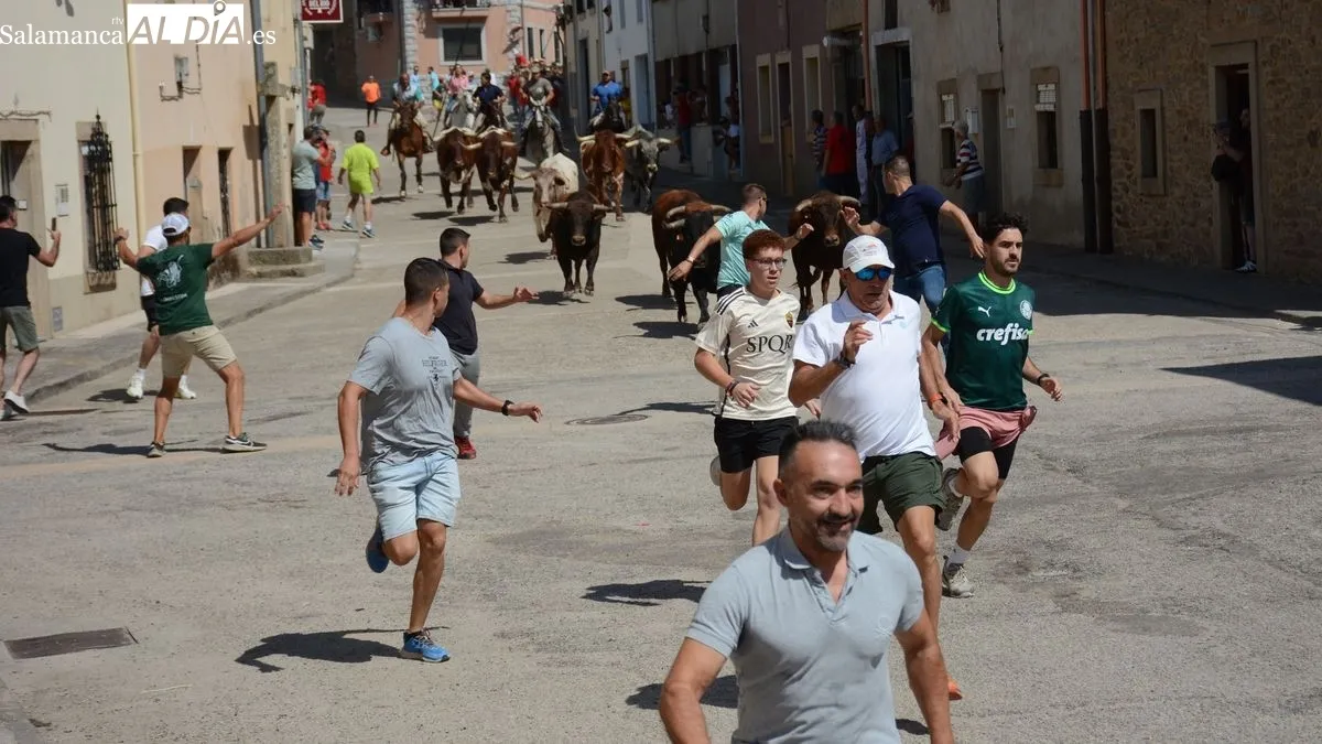 Foto 5 - Vibrante encierro a caballo en las fiestas de Los Toros de Lumbrales