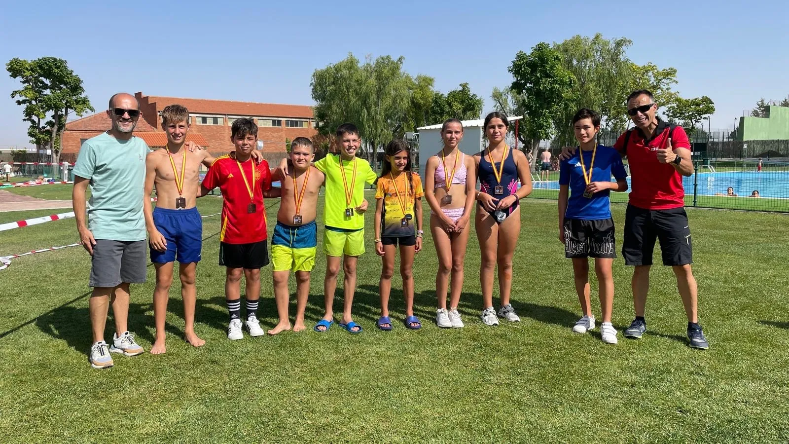 Foto 6 - Buen ambiente y participaci&oacute;n para el III Mini Triatl&oacute;n y entrenamiento para adultos en las piscinas