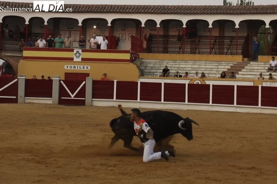 Foto 8 - Espect&aacute;culo en el ruedo y gran ambiente en las gradas para un emocionante Concurso de Cortes en las Ferias y Fiestas