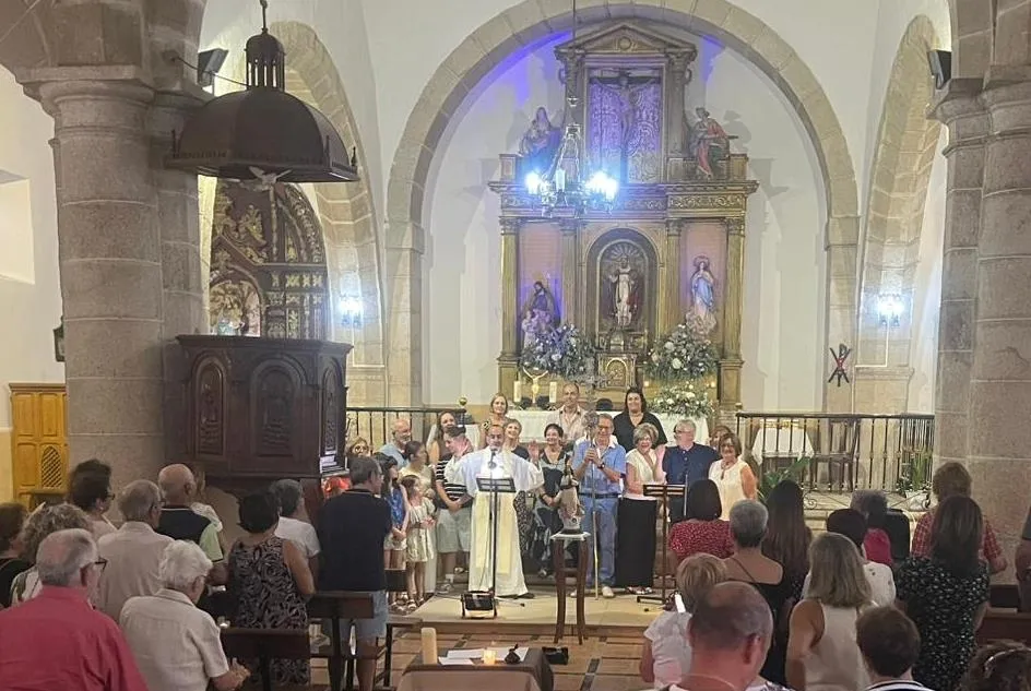 Foto 6 - Los vecinos de Ituero de Azaba escenifican la historia de su Iglesia con motivo de su V Centenario