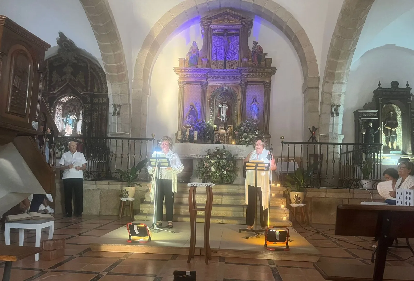 Foto 3 - Los vecinos de Ituero de Azaba escenifican la historia de su Iglesia con motivo de su V Centenario