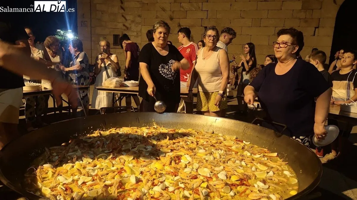 Foto 5 - La caminata a la estaci&oacute;n de Valdenoguera abre una intensa jornada de actividades en La Fregeneda