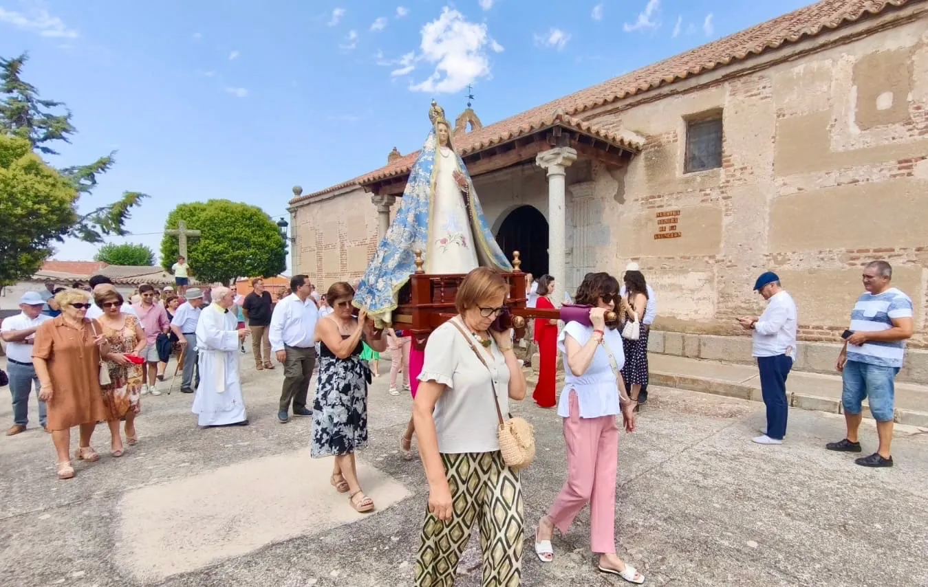 Foto 4 - Devoci&oacute;n y v&iacute;tores a Nuestra Se&ntilde;ora de la Asunci&oacute;n en su d&iacute;a grande en Cantaracillo