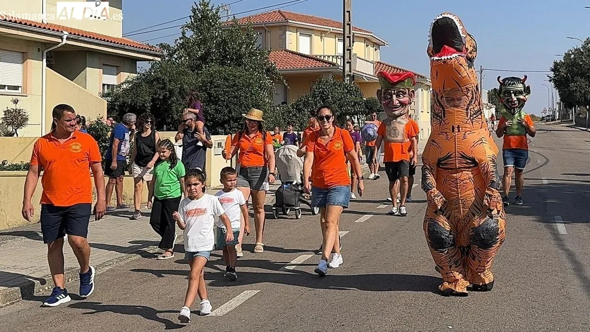 Los aficionados corrieron delante de los astados en el campo y en las calles del recorrido