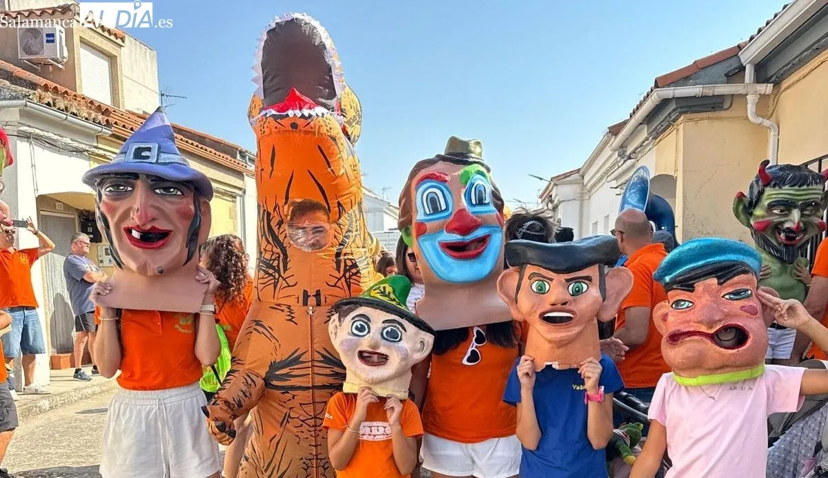 Los aficionados corrieron delante de los astados en el campo y en las calles del recorrido