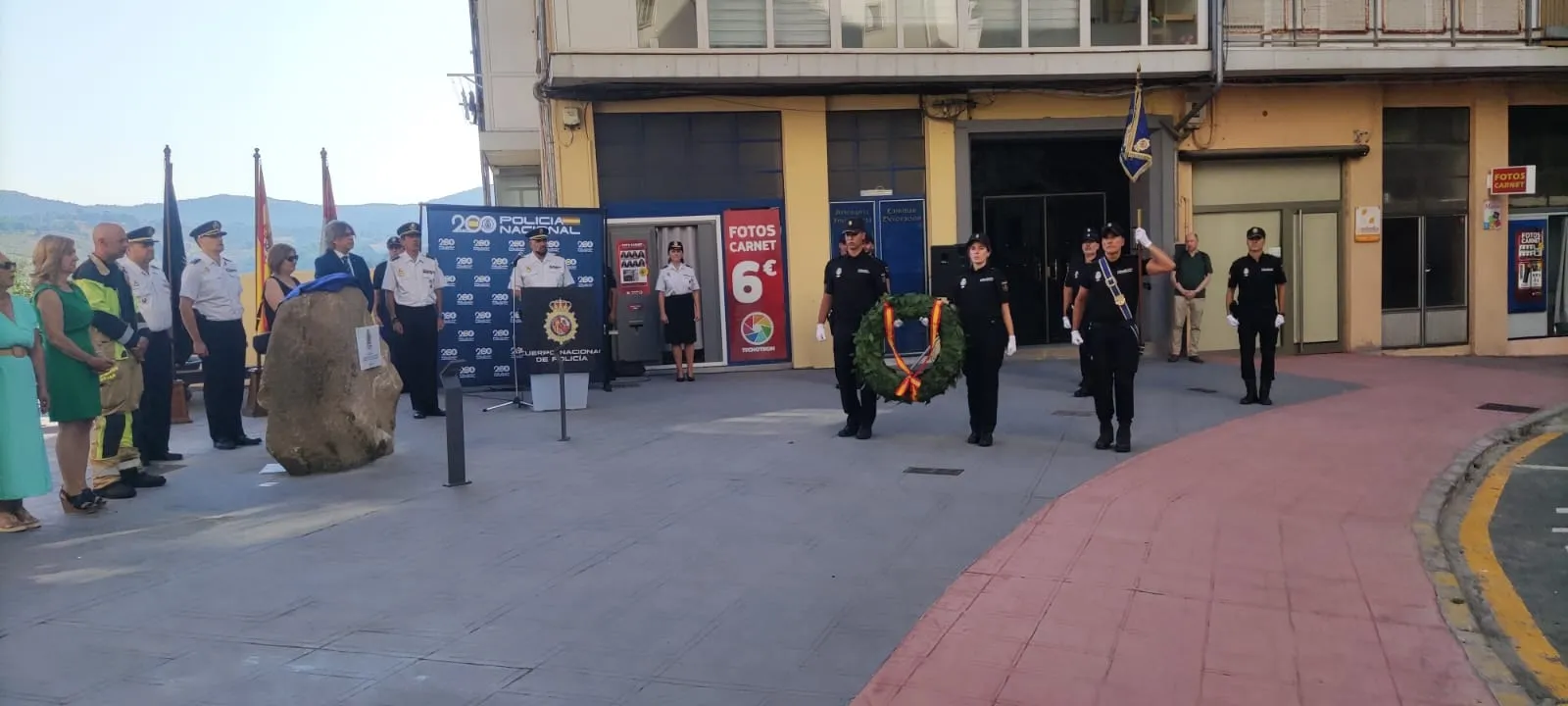Foto 3 - B&eacute;jar inaugura la Plaza Polic&iacute;a Nacional en honor a su 200 aniversario (FOTOS)