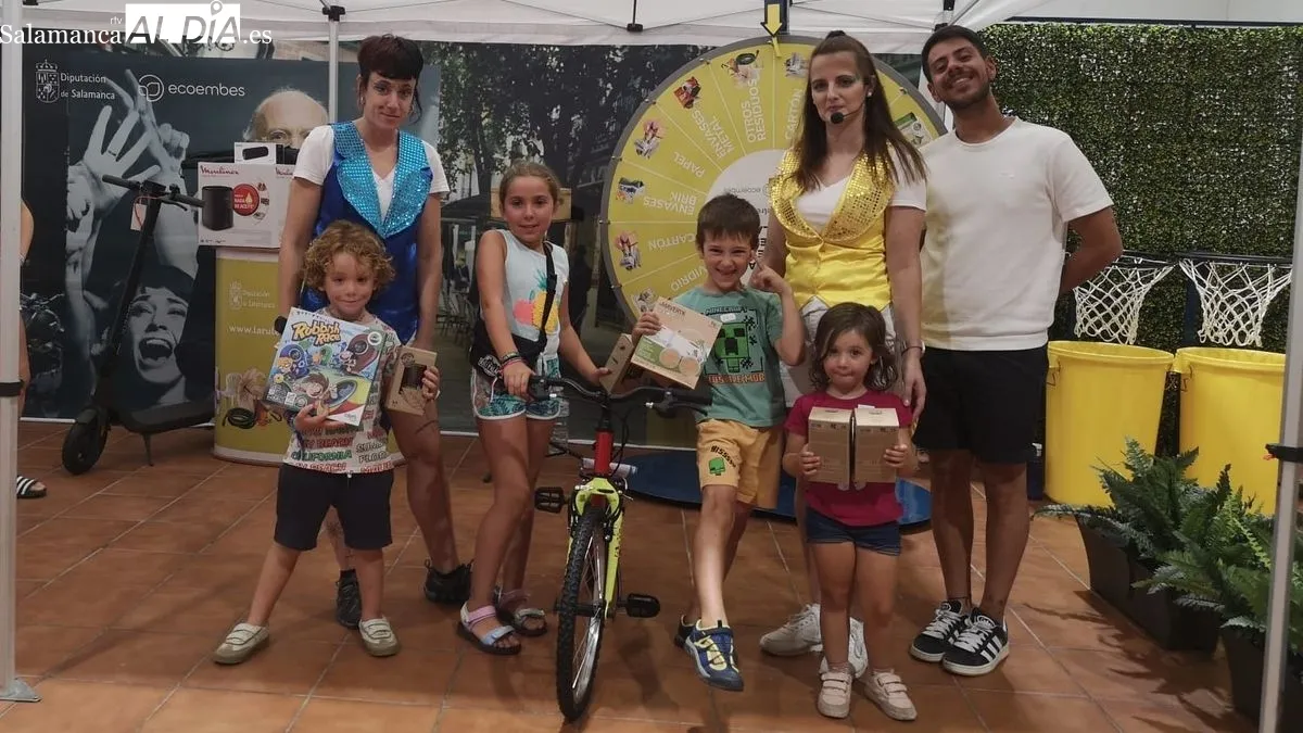 Foto 4 - La Fregeneda inicia las Fiestas de Verano con el preg&oacute;n y la cena de Pe&ntilde;as