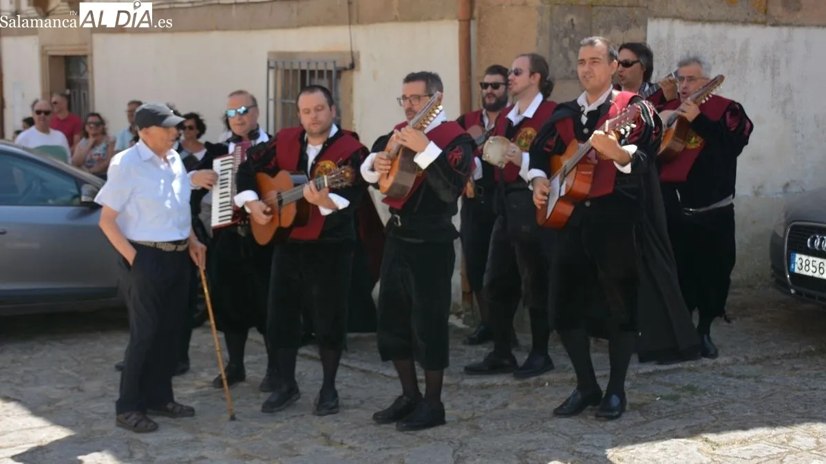 Foto 6 - Los lumbralenses celebran la fiesta de su patrona, la Virgen de la Asunci&oacute;n