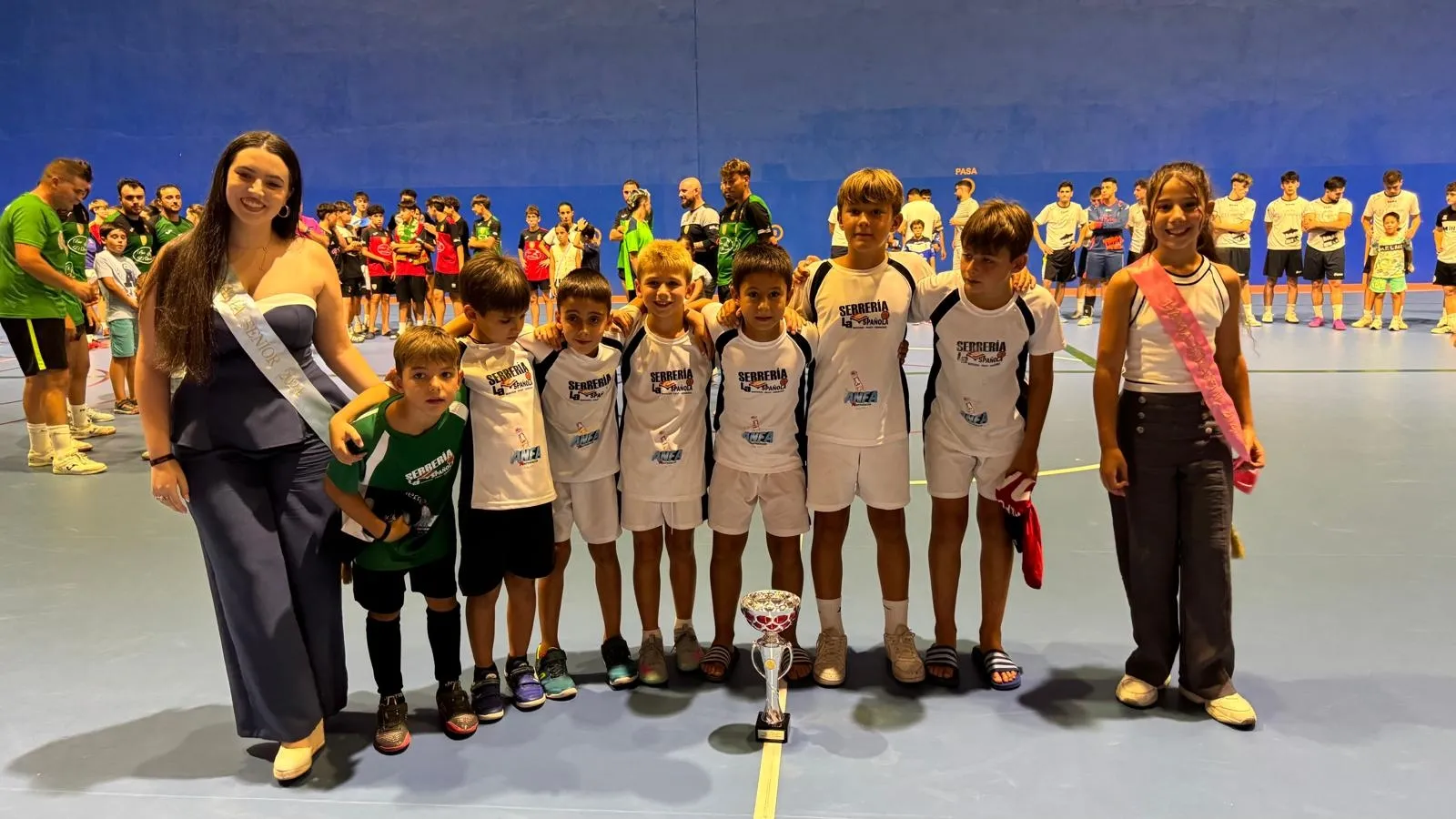 Foto 3 - Espect&aacute;culo total y gradas llenas en  las finales del Torneo 32 Horas de F&uacute;tbol Sala