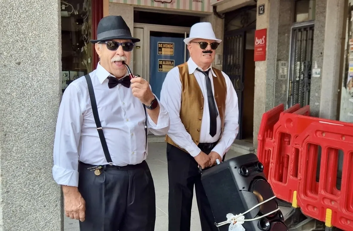 Foto 2 - Una tradici&oacute;n que no se pierde: la m&iacute;tica Pe&ntilde;a La Cabra vuelve a las calles este Jueves de ferias repartiendo carcajadas y bailes