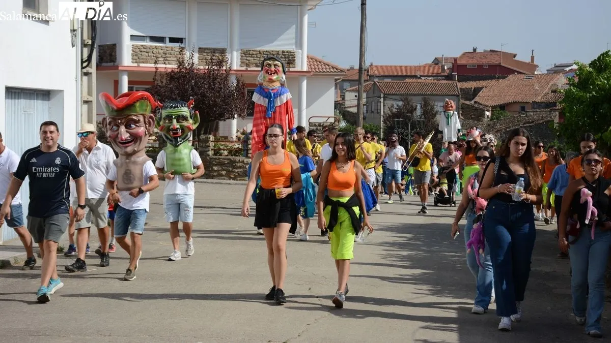 Foto 9 - Los novillos de El Collado ofrecen un r&aacute;pido recorrido en el &uacute;ltimo encierro de las fiestas de Lumbrales