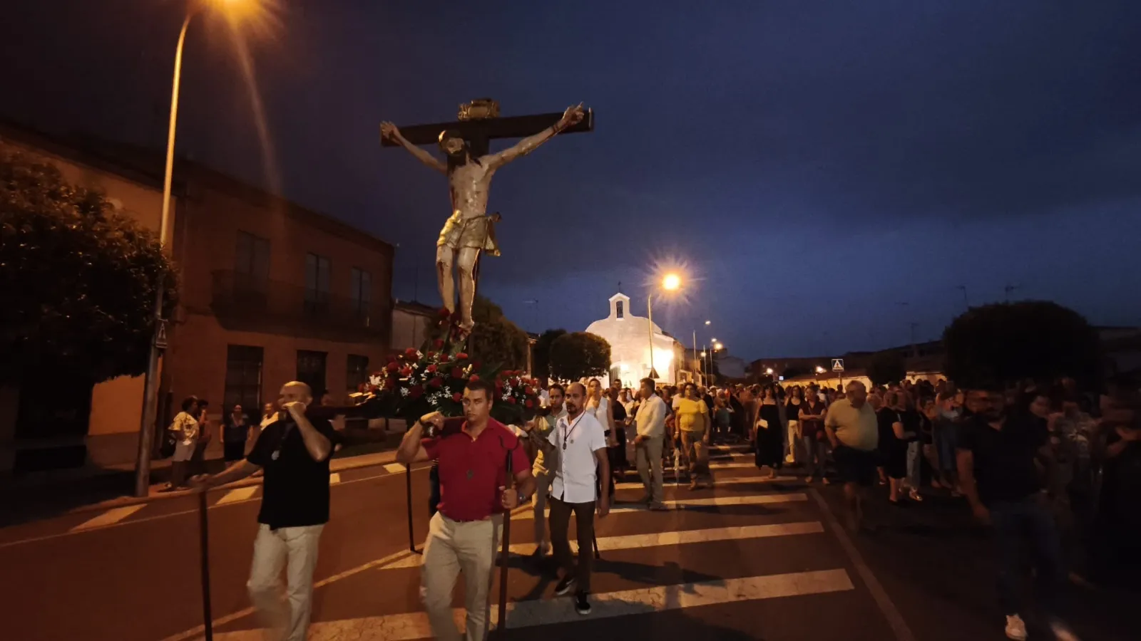 Foto 2 - Masiva devoci&oacute;n al Santo Cristo del Humilladero en su fiesta anual