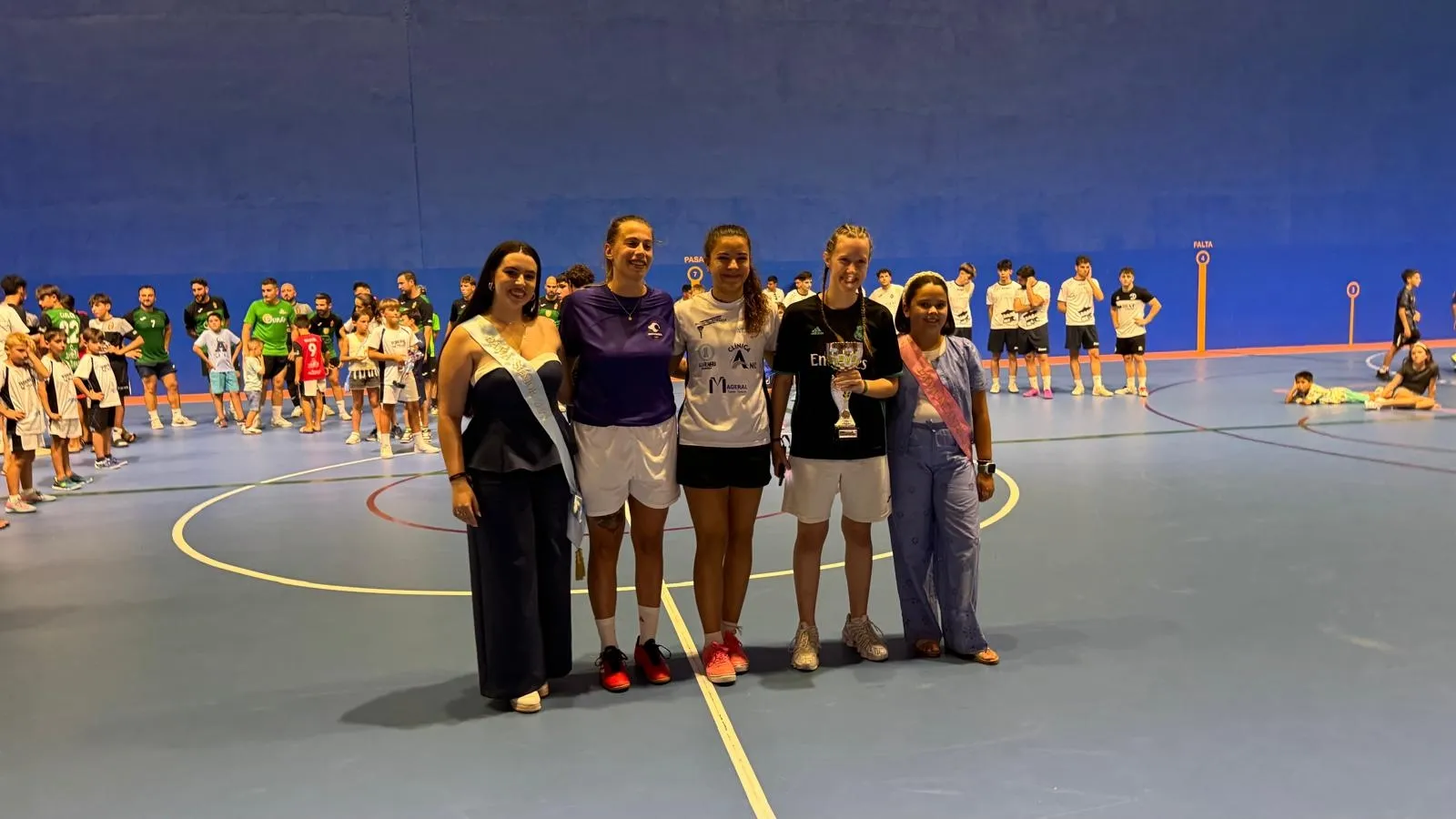 Foto 7 - Espect&aacute;culo total y gradas llenas en  las finales del Torneo 32 Horas de F&uacute;tbol Sala