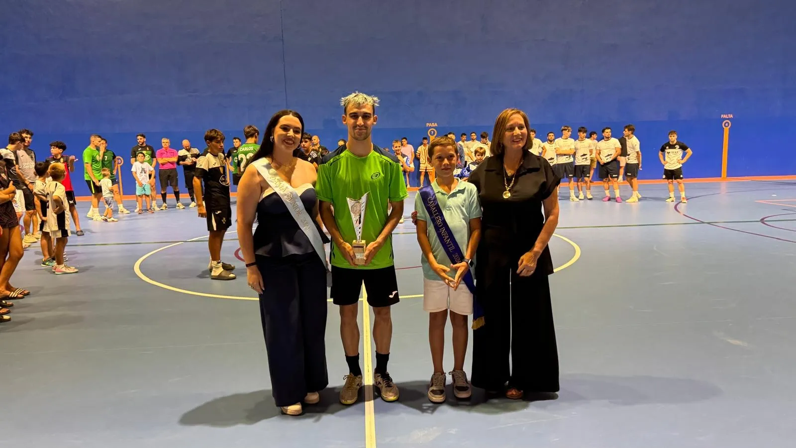 Foto 9 - Espect&aacute;culo total y gradas llenas en  las finales del Torneo 32 Horas de F&uacute;tbol Sala