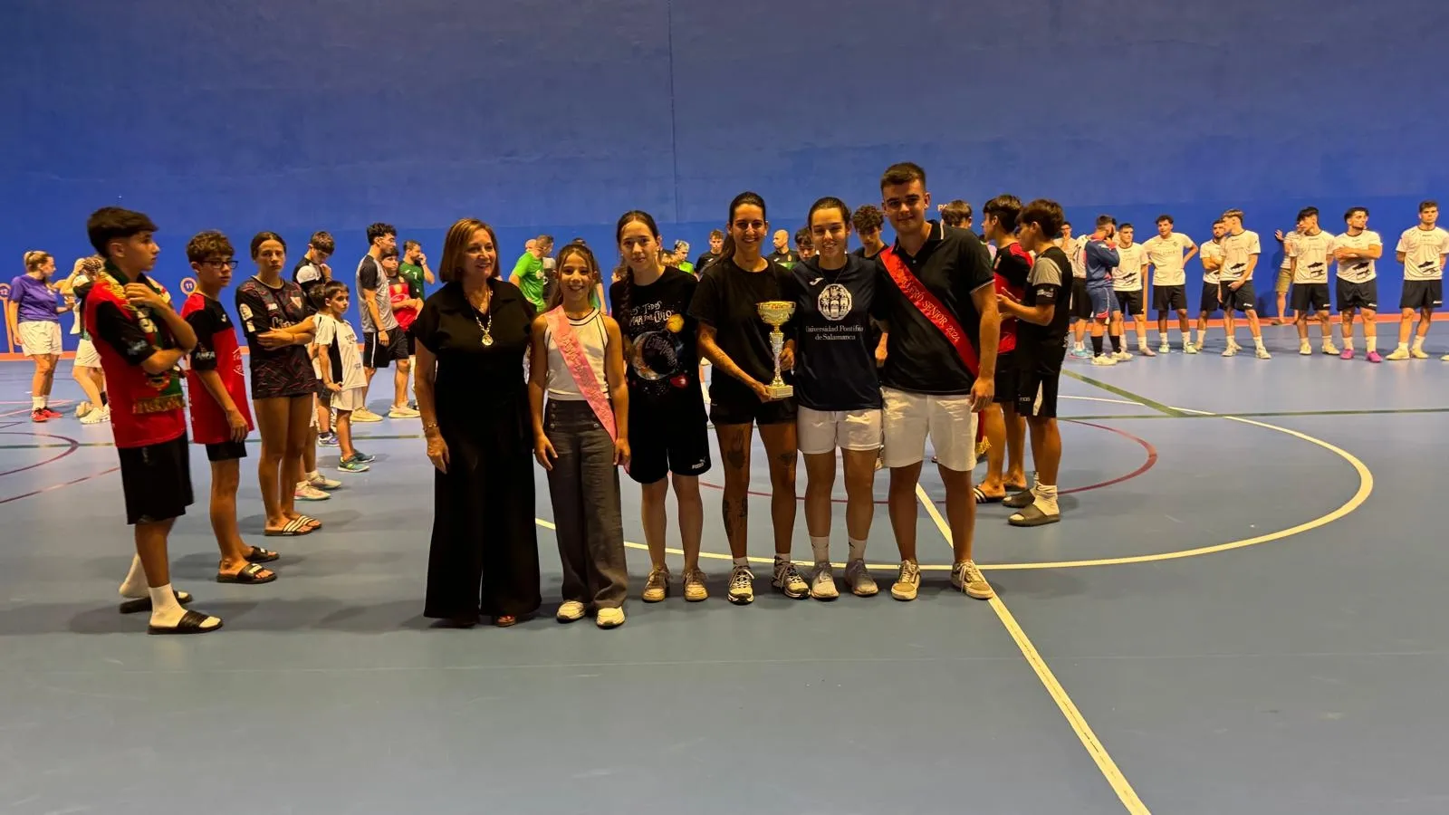 Foto 8 - Espect&aacute;culo total y gradas llenas en  las finales del Torneo 32 Horas de F&uacute;tbol Sala