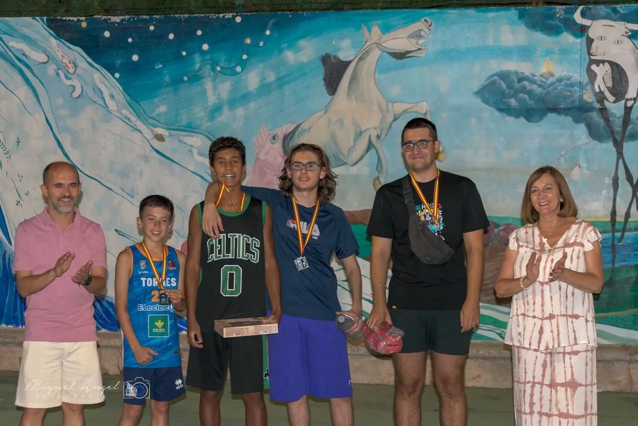 Foto 10 - Ambientazo en La Huerta y 16 equipos en juego, protagonistas del Torneo 3x3 de Baloncesto
