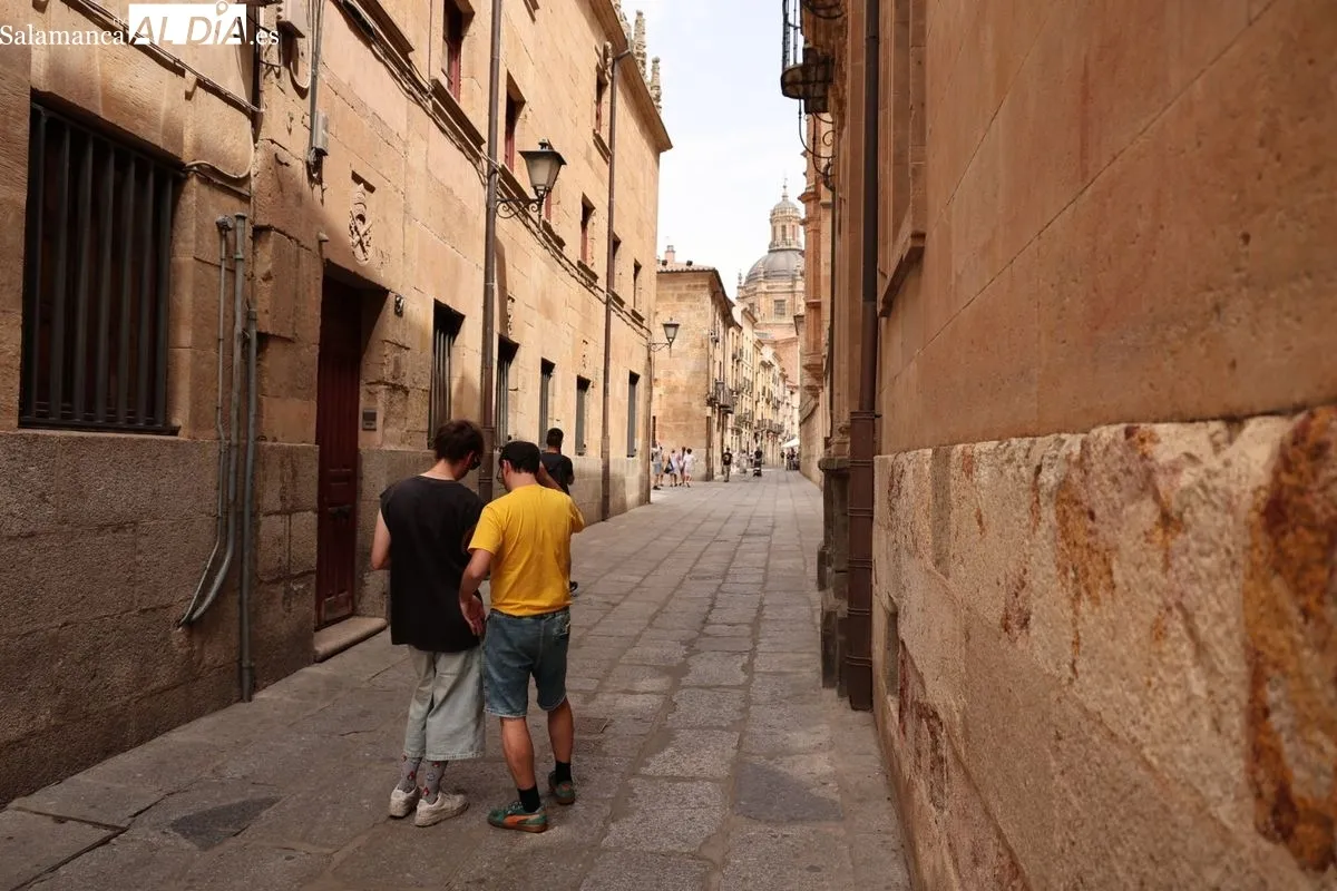 Ambiente en el centro de Salamanca al mediodía de este domingo. Fotos: David Sañudo