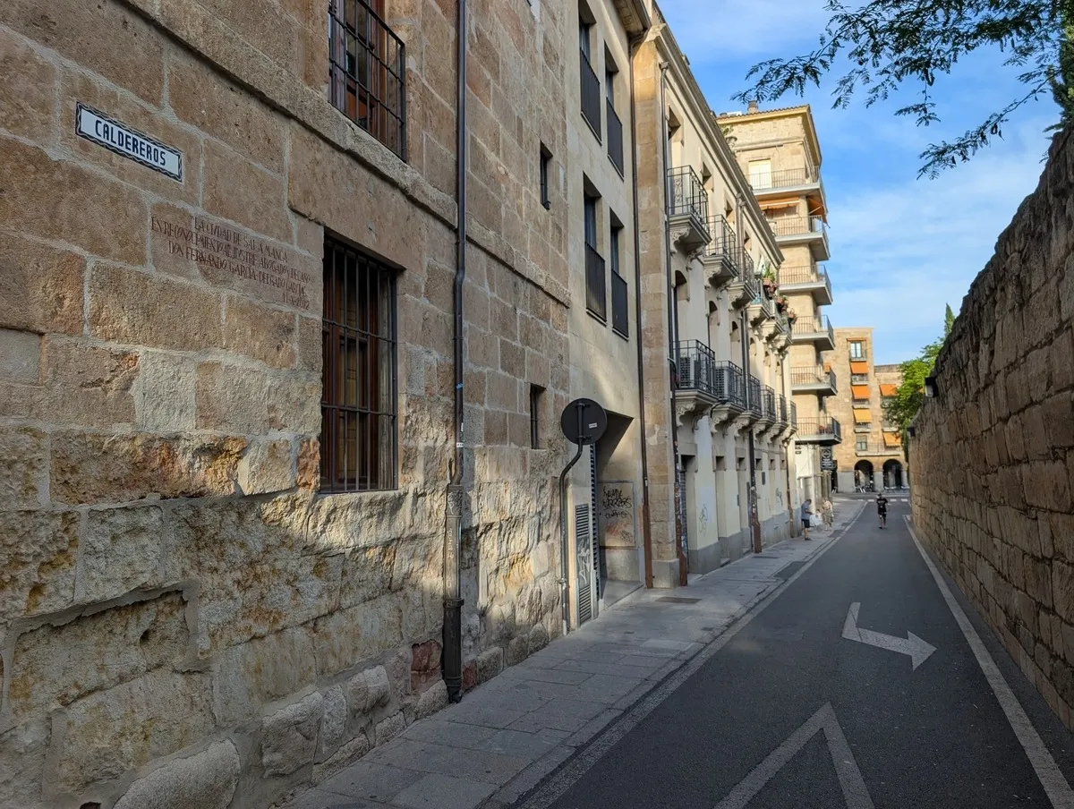 Calle Caldereros: el eco del martillo que forjó la Salamanca del Siglo de Oro. Fotos de David Sañudo