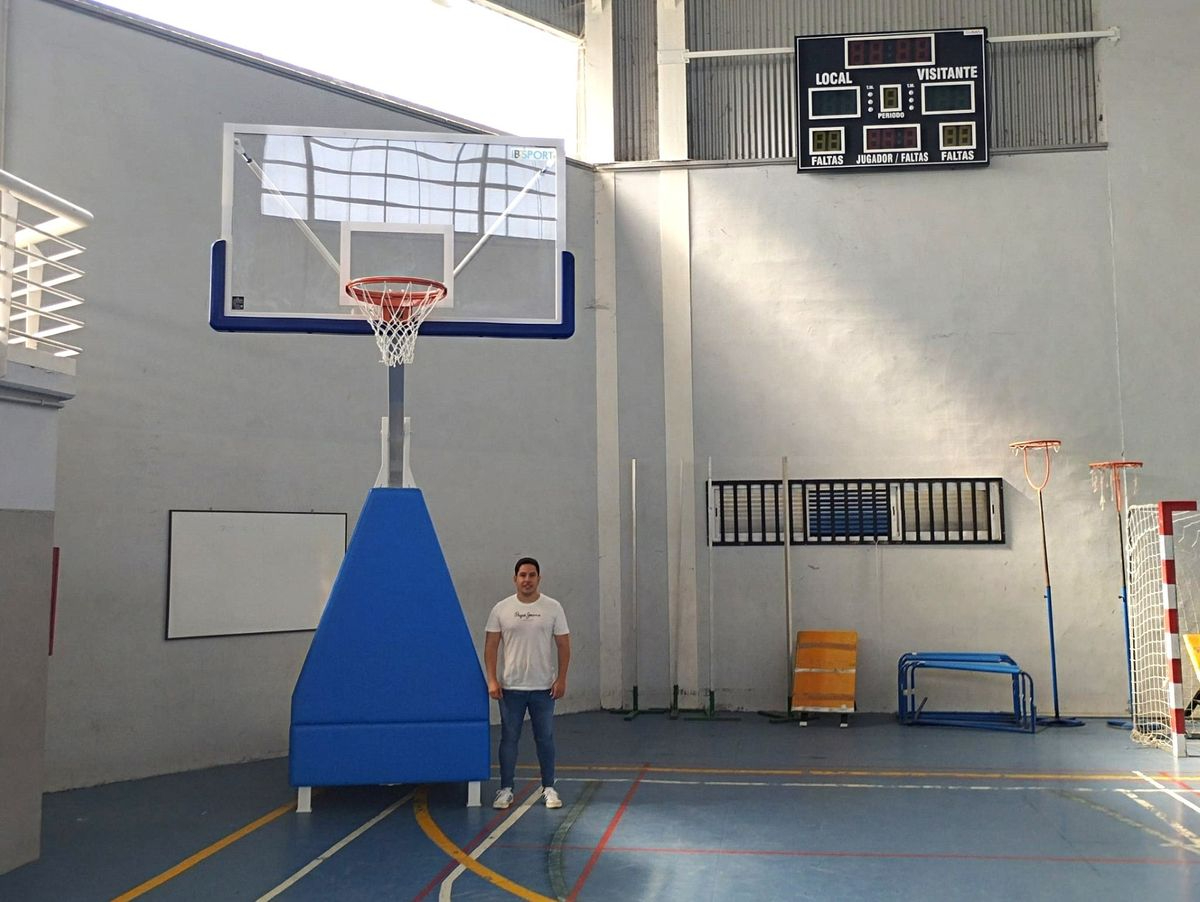 Nuevas canastas de basket y minibasket en el frontón cubierto de Santa Marta