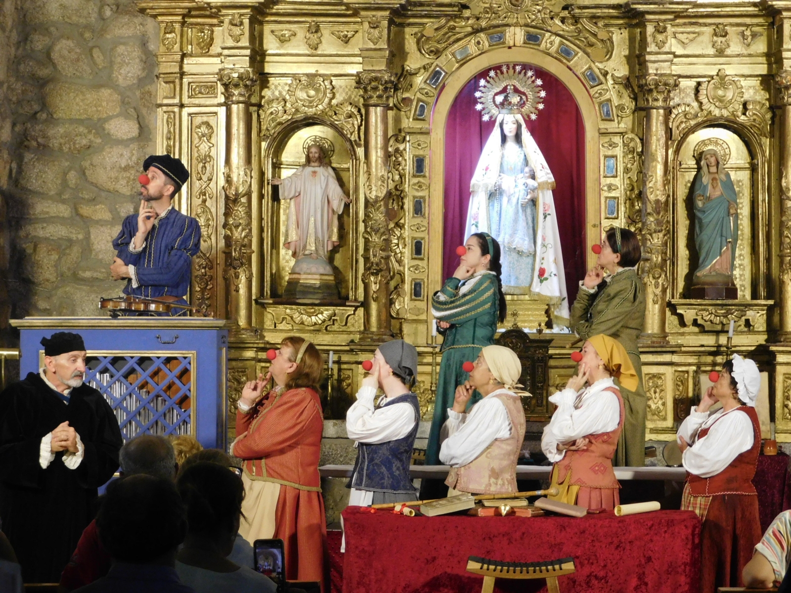 Buscando a Nebrija triunfa en Cantagallo con su función 291