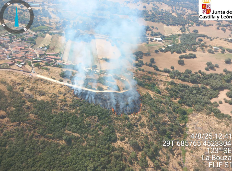 Sobresalto en La Bouza por un incendio en las inmediaciones de la localidad
