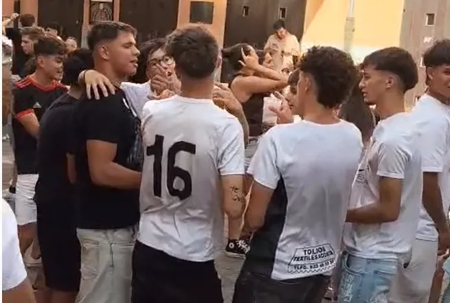 Foto 4 - Un par de fuertes chaparrones no frenan la musical tarde del Martes Mayor