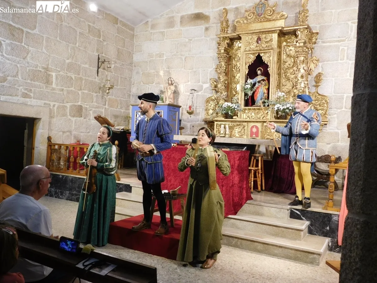 Nuevo éxito del grupo 'Lazarillo de Tormes' con 'Buscando a Nebrija', esta vez en Cerezal de Peñahorcada