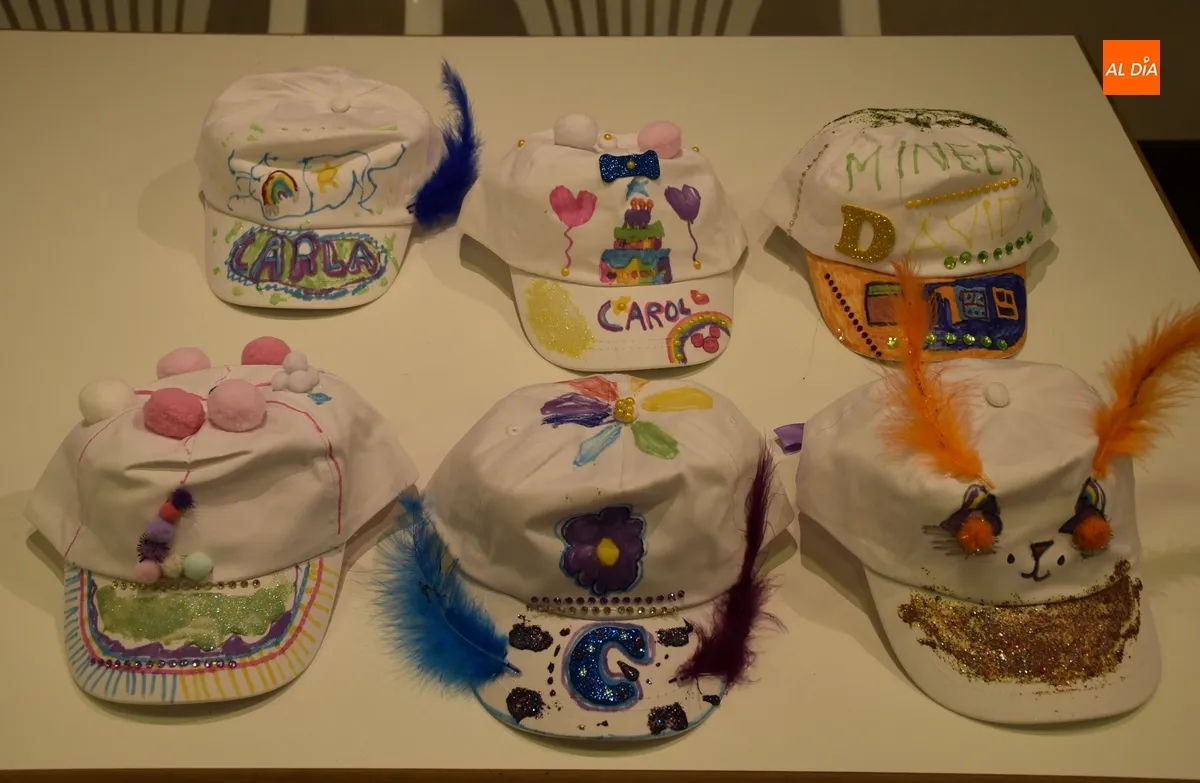 Foto 4 - Un grupo de veinte chavales customiza gorras a su gusto