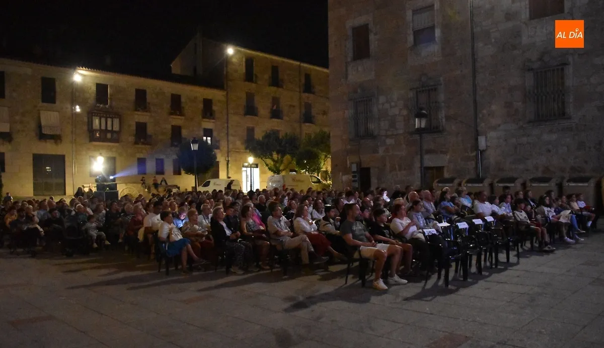 Foto 5 - &lsquo;Padre no hay m&aacute;s que uno 4&rsquo; propicia una noche de risas al aire libre que se puso bastante fresca