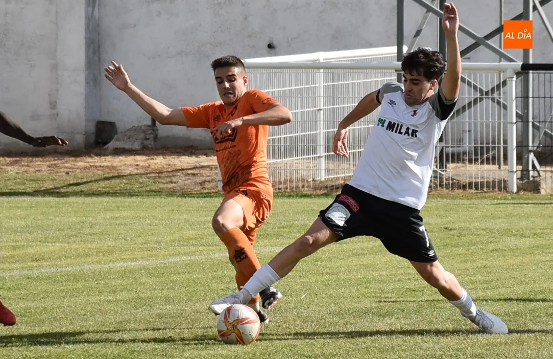 Foto 2 - El III Senior ficha a Adri&aacute;n Bueno, con amplio pasado futbolero