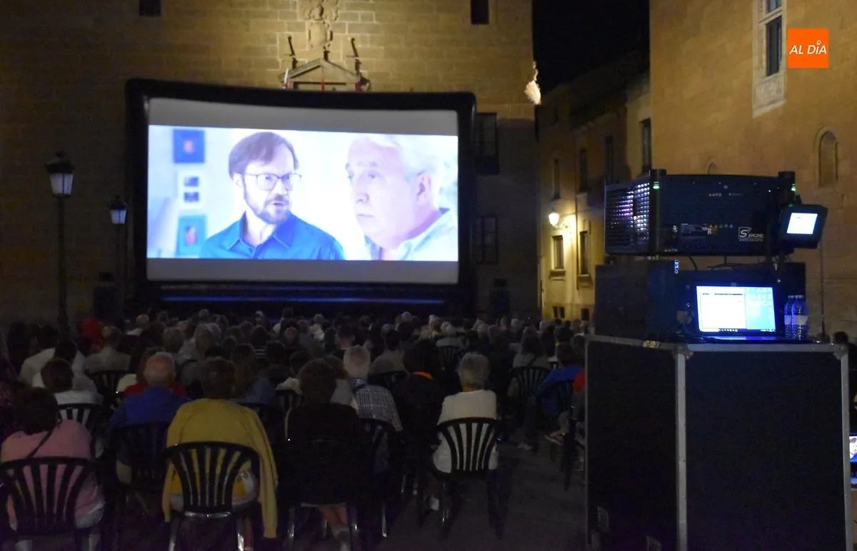 Foto 9 - &lsquo;Padre no hay m&aacute;s que uno 4&rsquo; propicia una noche de risas al aire libre que se puso bastante fresca