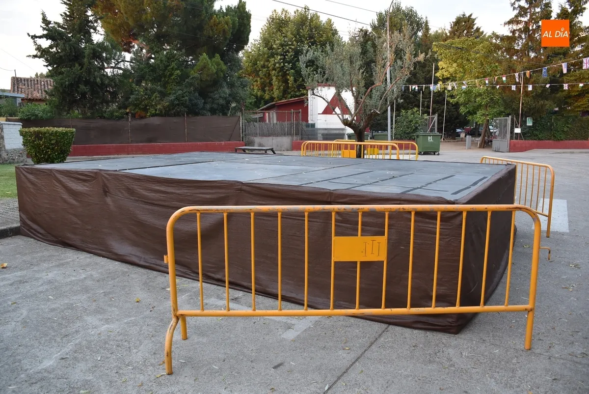 Foto 2 - Todo preparado en El Puente-Huertas de la Artesa para el arranque de sus fiestas