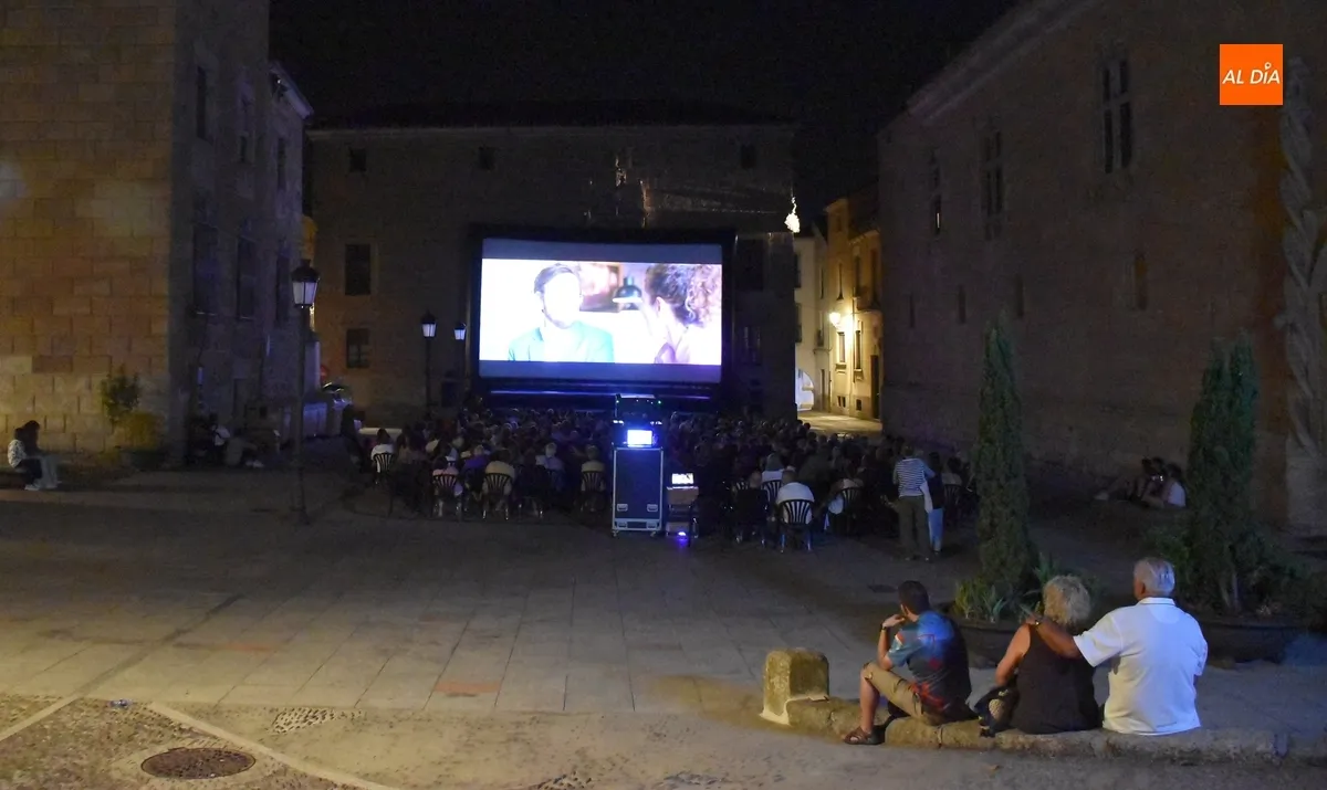 Foto 11 - &lsquo;Padre no hay m&aacute;s que uno 4&rsquo; propicia una noche de risas al aire libre que se puso bastante fresca