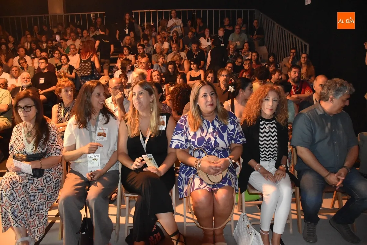 Foto 2 - Cristina Hern&aacute;ndez subraya el &ldquo;privilegio&rdquo; que tienen los ni&ntilde;os mirobrigenses de crecer cerca del teatro