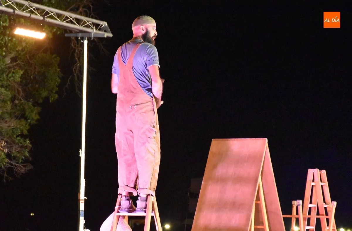 Foto 4 - La arquitectura y el circo se dan la mano en Bolonia mediante un universo de madera