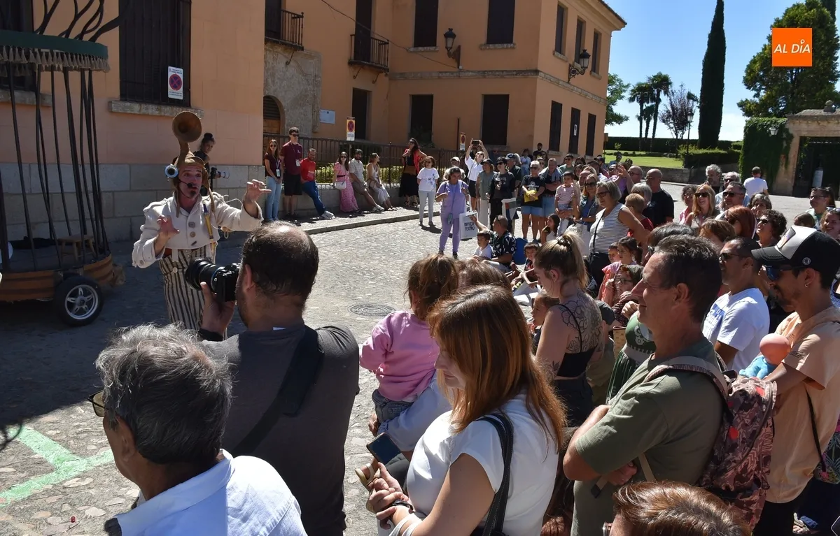 Foto 5 - Very Big Pulga se da otra vuelta por el centro hist&oacute;rico coincidiendo con el retorno del calor a Mir&oacute;briga